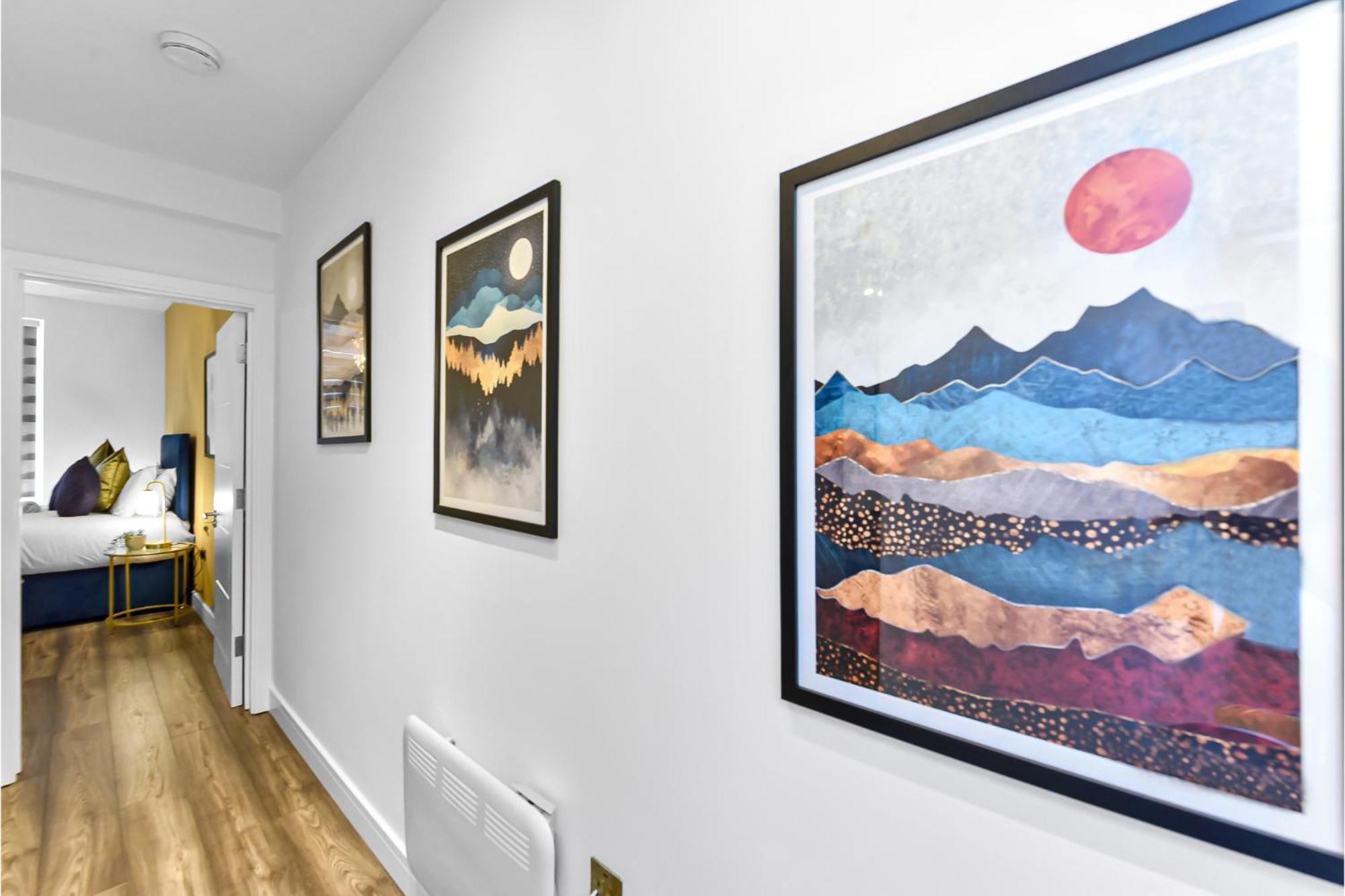 Lovely Two Bedroom With Ensuite Bathrooms Apartment *