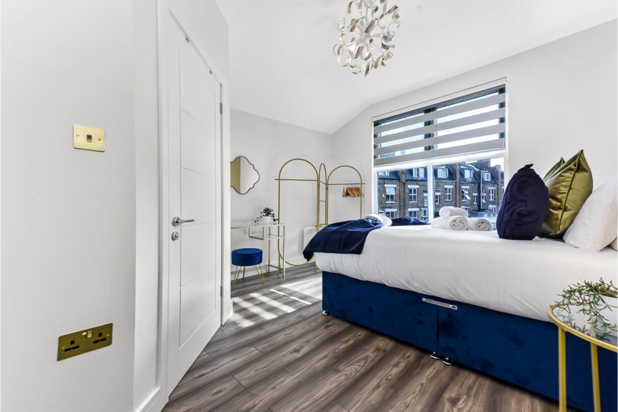 Lovely Two Bedroom With Ensuite Bathrooms Apartment