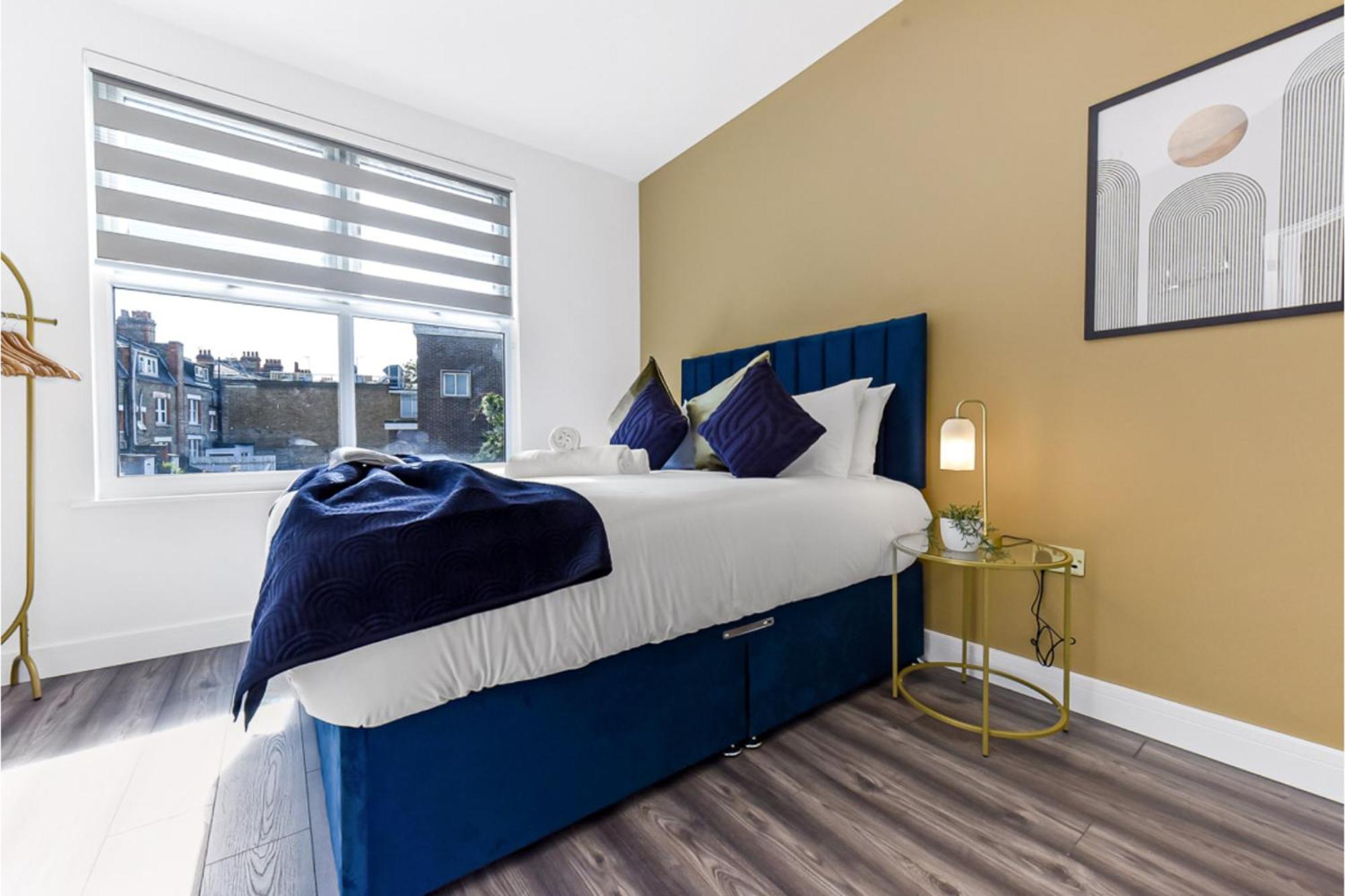 Apartment Lovely Two Bedroom With Ensuite Bathrooms *