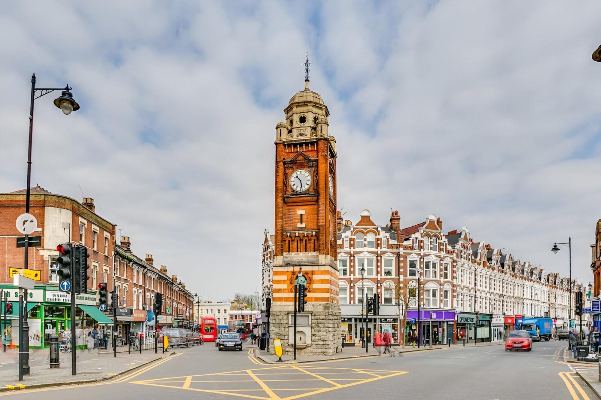 Apartment Lovely Two Bedroom With Ensuite Bathrooms London